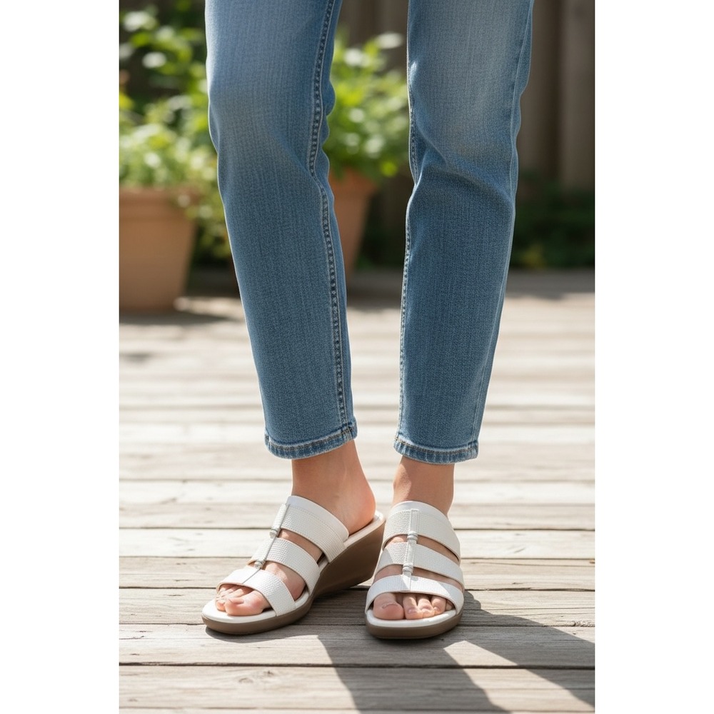 East 5th White Wedge Sandals EF Evergreen Size 8.5 M Slip On Open Toe